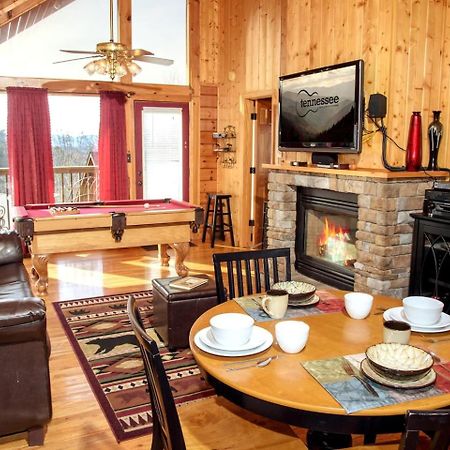 Views I Mins To Dollywood I Hot Tub I Pool Table Villa เซอเวียร์วีล ภายนอก รูปภาพ