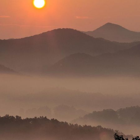 Views I Mins To Dollywood I Hot Tub I Pool Table Villa เซอเวียร์วีล ภายนอก รูปภาพ