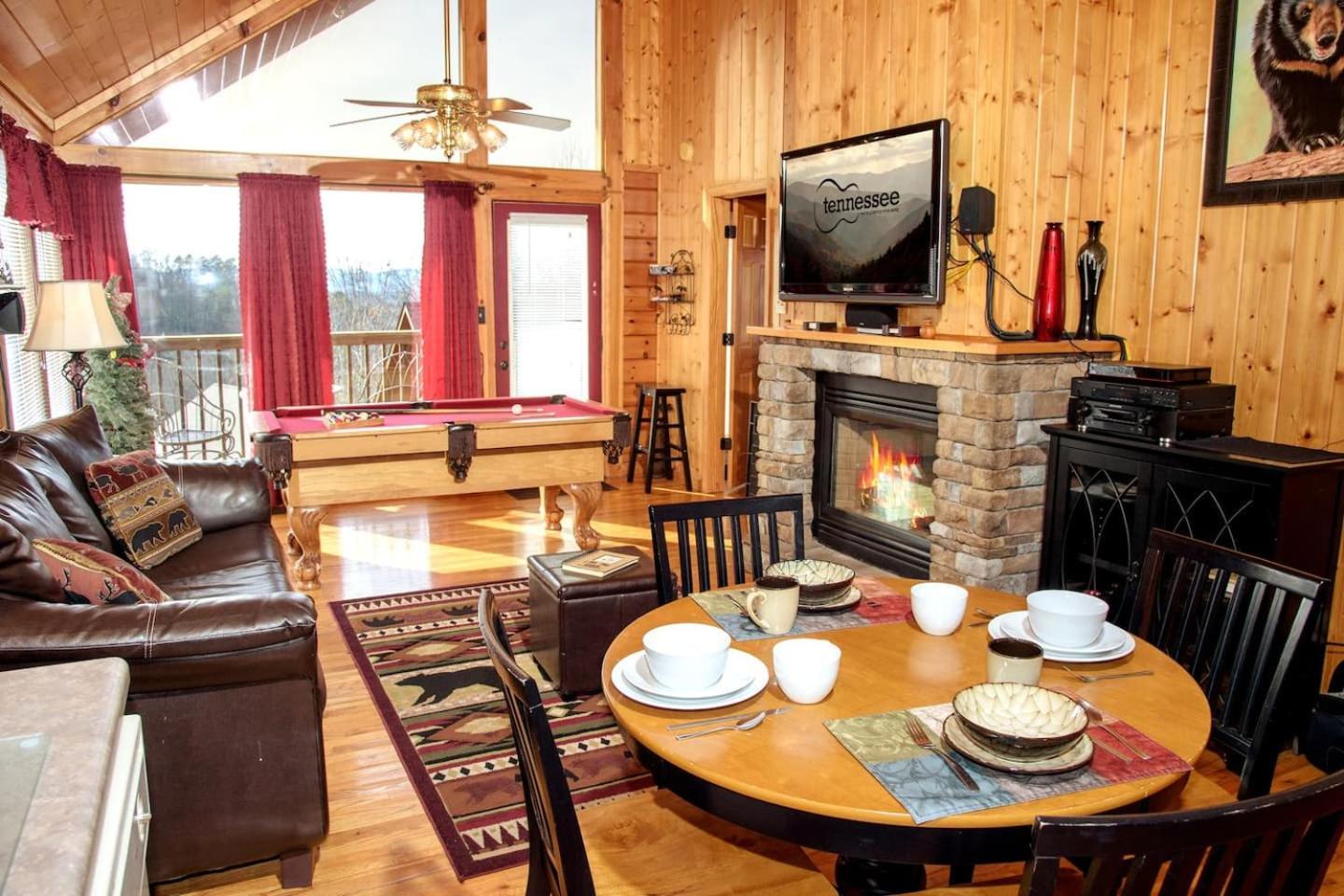 Views I Mins To Dollywood I Hot Tub I Pool Table Villa เซอเวียร์วีล ภายนอก รูปภาพ