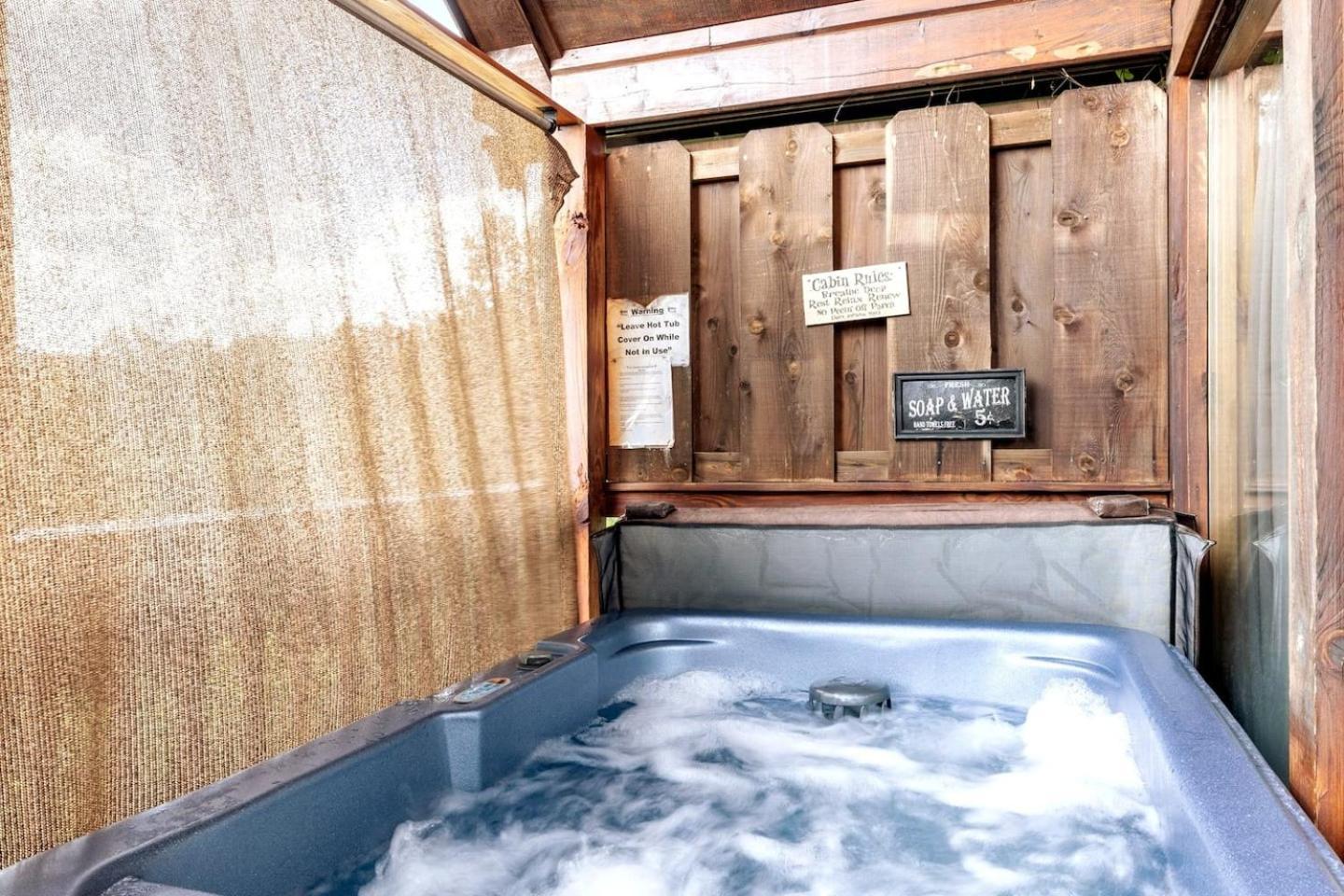 Views I Mins To Dollywood I Hot Tub I Pool Table Villa เซอเวียร์วีล ภายนอก รูปภาพ