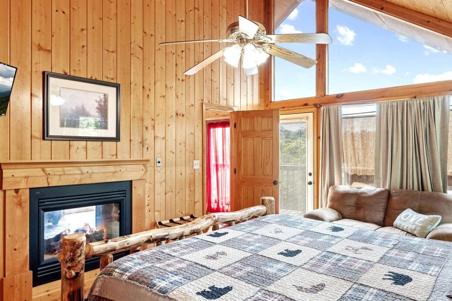 Views I Mins To Dollywood I Hot Tub I Pool Table Villa เซอเวียร์วีล ภายนอก รูปภาพ