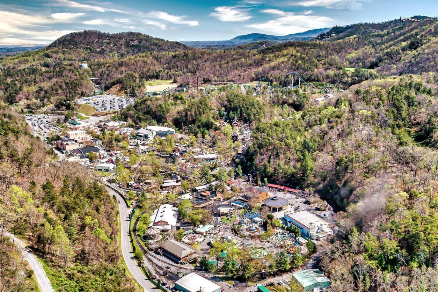 Views I Mins To Dollywood I Hot Tub I Pool Table Villa เซอเวียร์วีล ภายนอก รูปภาพ