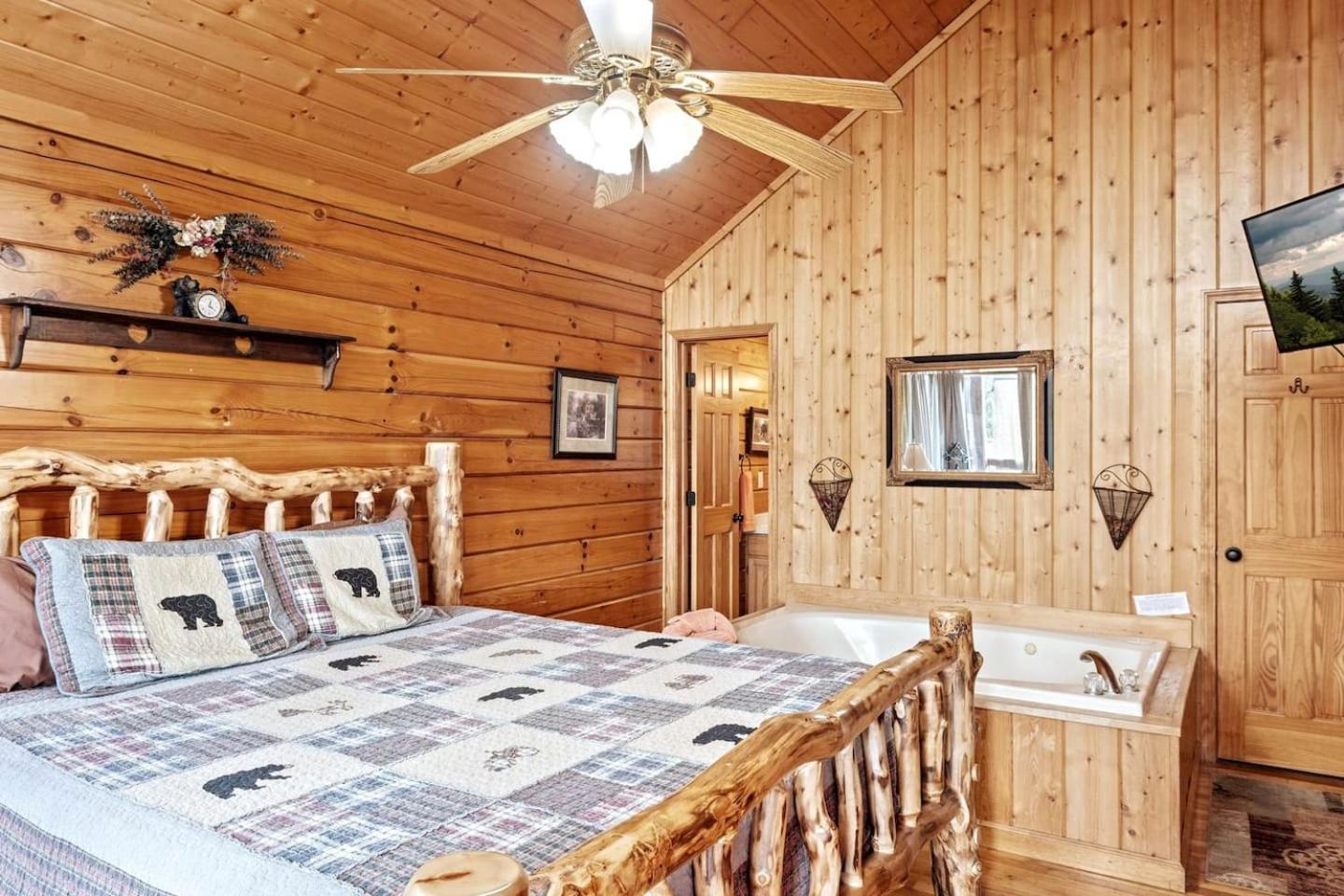 Views I Mins To Dollywood I Hot Tub I Pool Table Villa เซอเวียร์วีล ภายนอก รูปภาพ